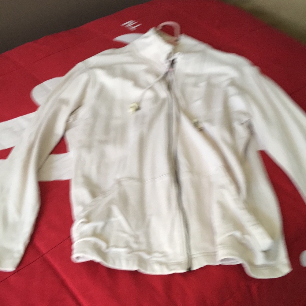 Women’s cream light weight jacket.
